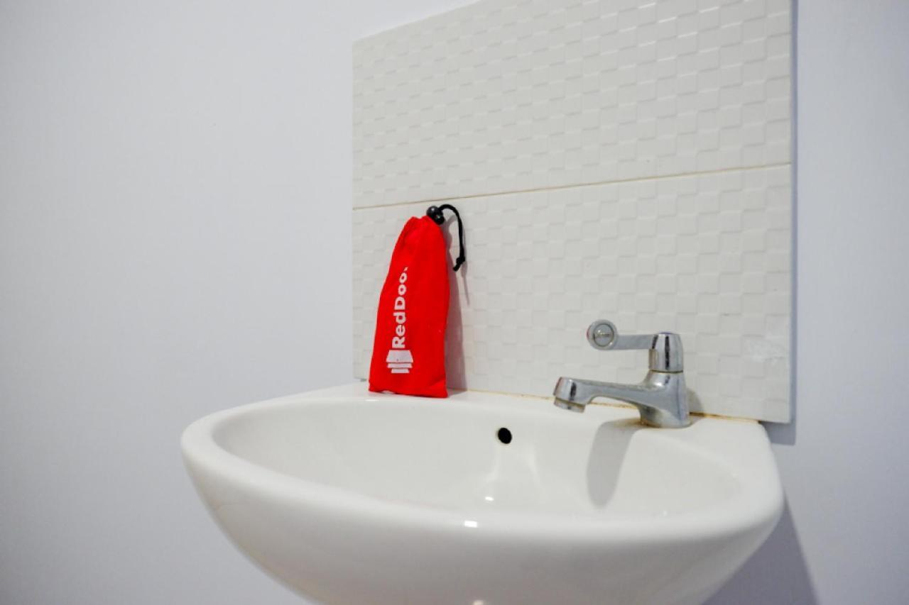 Reddoorz @ Hotel Bravo Pantai Kamali Bau Bau Baubau Ngoại thất bức ảnh